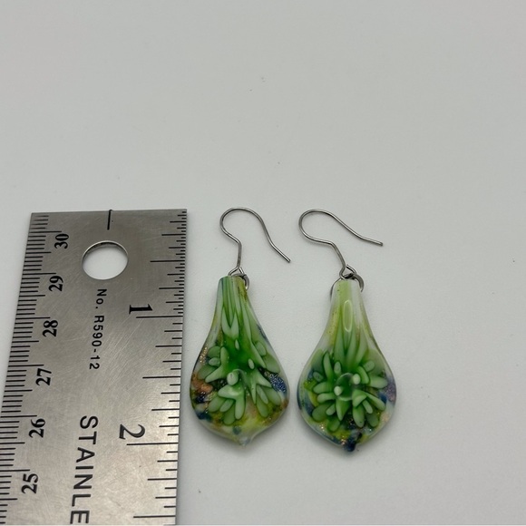 Boho Glass Green Fern Plant Teardrop Shaped Dangle Earrings Silver Tone Hook - Picture 6 of 7